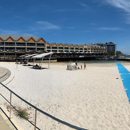 The Hutt On Mandurah Marina Apartment Exterior photo